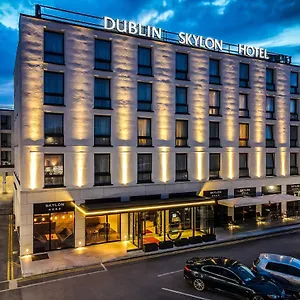 4* Отель Skylon